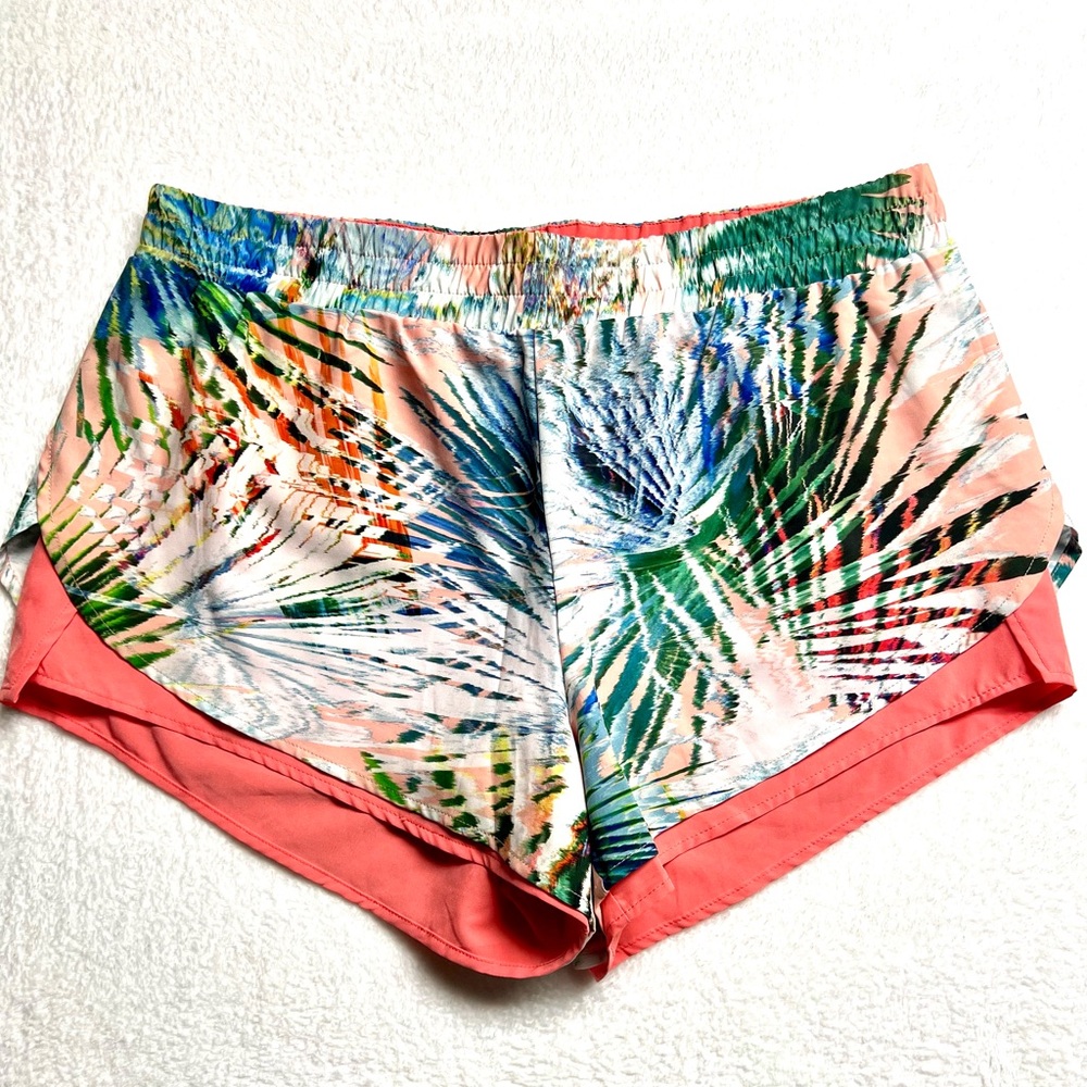 Fabletics Latrice Coral and Green‎ Tropical Print Athletic Shorts-XL

SKU 0204